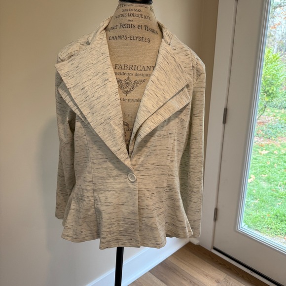 Hybrid & company Jackets & Blazers - Hybrid & Company Women's Beige/Gray Heathered Blazer Size 3x NWT